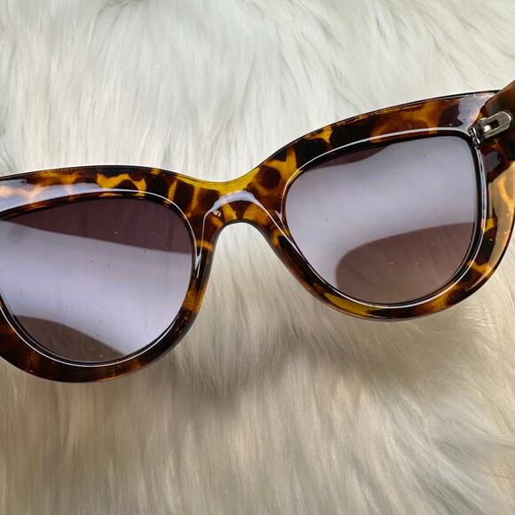 Quay Tortoise Shell Cat Eye Sunglasses - Picture 8 of 8